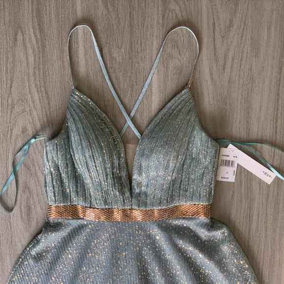 NWT AQUA Foil Fleck Crinkle Mesh Gown Exclusive Maxi Dress Size 4 - Picture 4 of 12